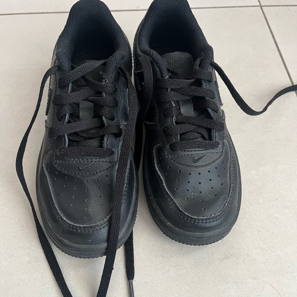 Nike Kids All-Black Low Top Sneakers
